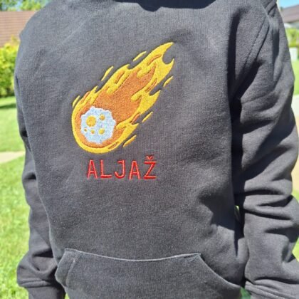 Otroški pulover s kapuco s personaliziranim motivom