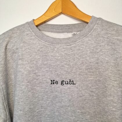 Jopica z personaliziranim napisom